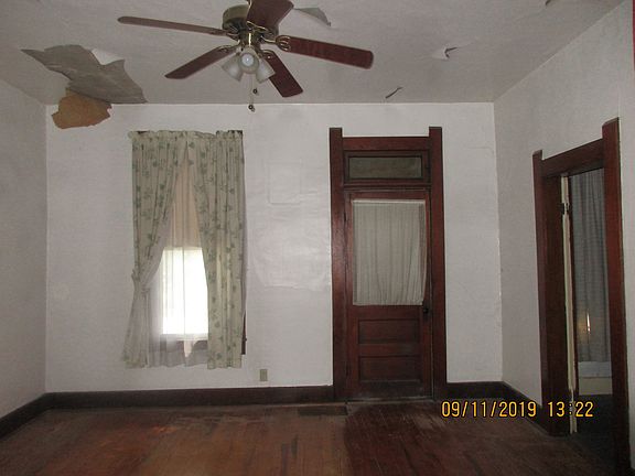 5th image of 1027 College Ave