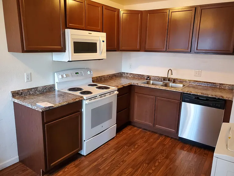 1025 Oak St #7 — Photo 2