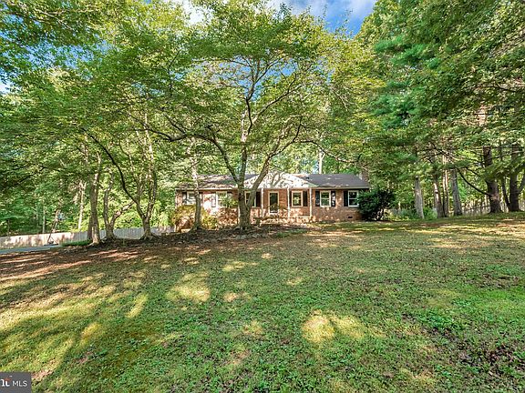 3rd image of 7 Carter Ln