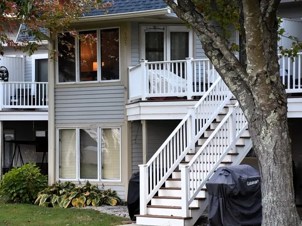 805 Beacon Park #805, Webster, MA 01570