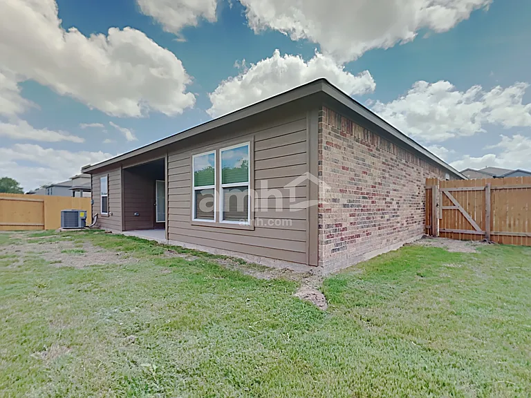 1162 Treeta Trl — Photo 15