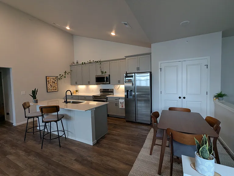 563 Vicot Way #C — Photo 22