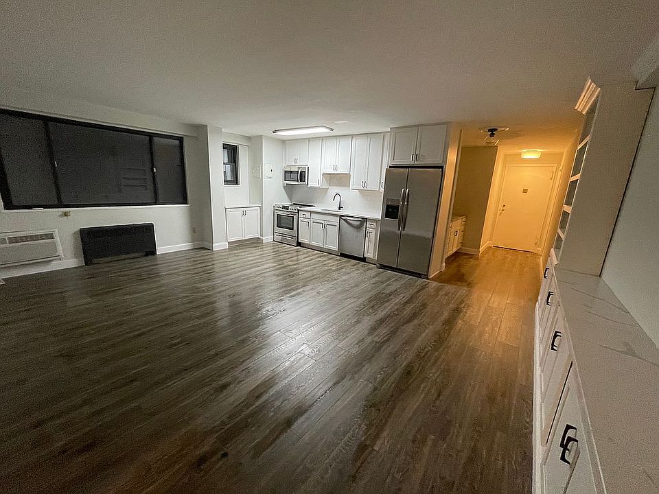 1st image of 11720 Edgewater Dr APT 705