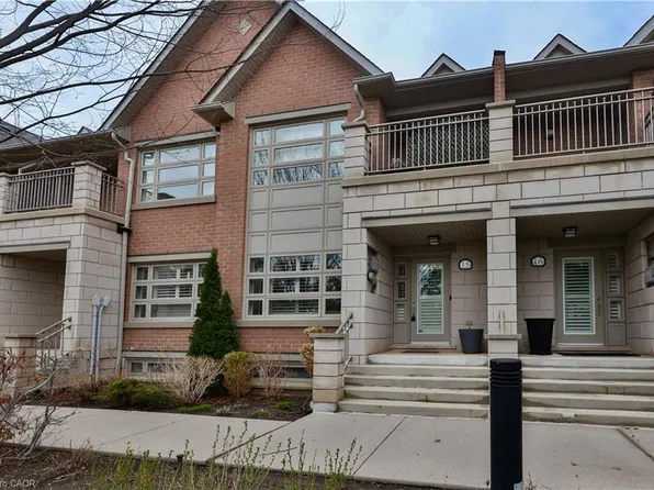 2460 Prince Michael Dr #15, Oakville, ON L6H 0G8