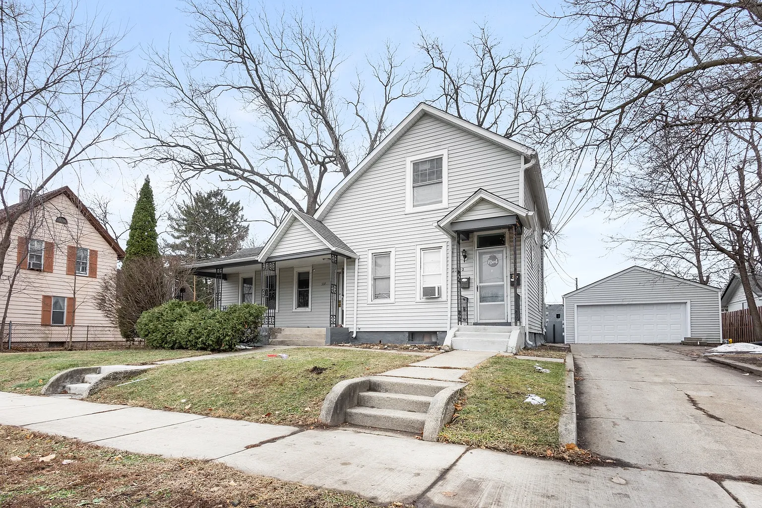 208 Moseley St photo 1