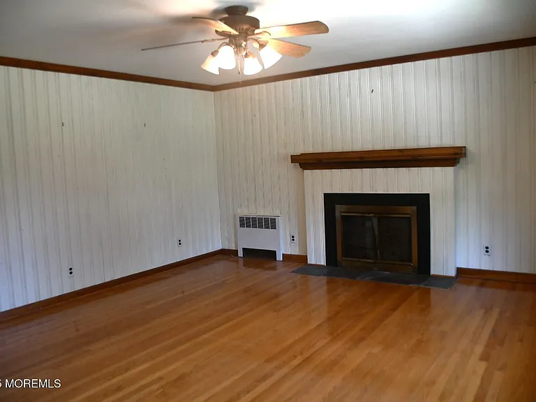 303 Deerfoot Ln — Photo 3