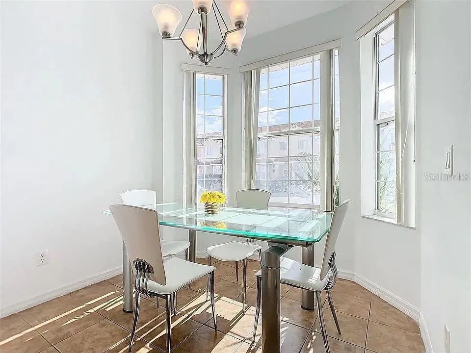 3 bed, 2.5 bath, 1468 sqft, $2,000 — Photo 4