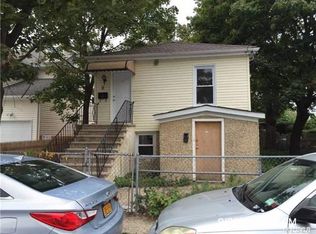 11 Monroe St, Inwood, NY 11096