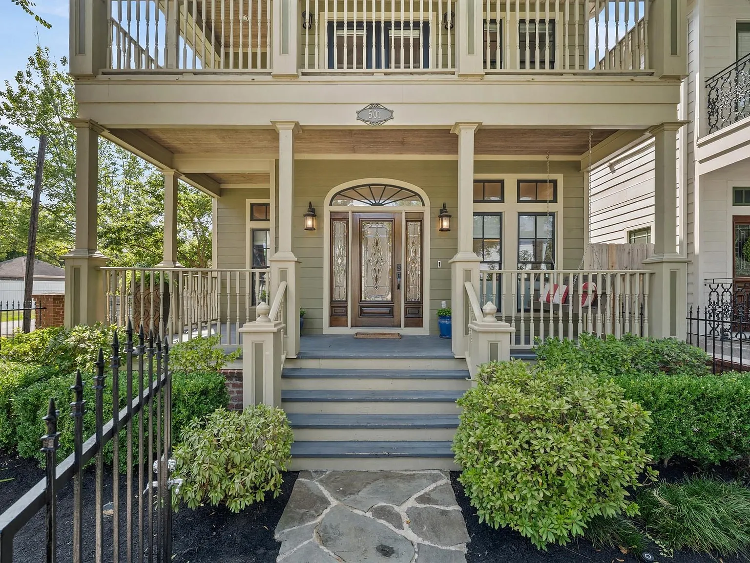 3 bed, 3.5 bath, 2900 sqft, $8,000 — Photo 3