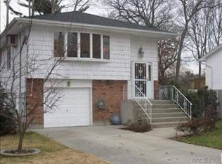 39 Orienta Ave, Lake Grove, NY 11755