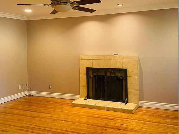 2nd image of 867 Park Dr