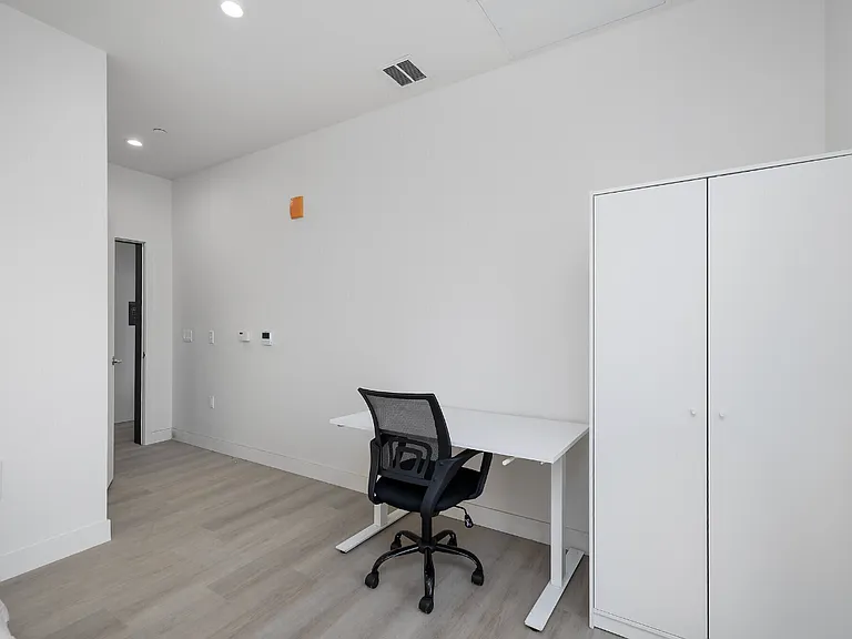 1815 W Adams Blvd — Photo 7