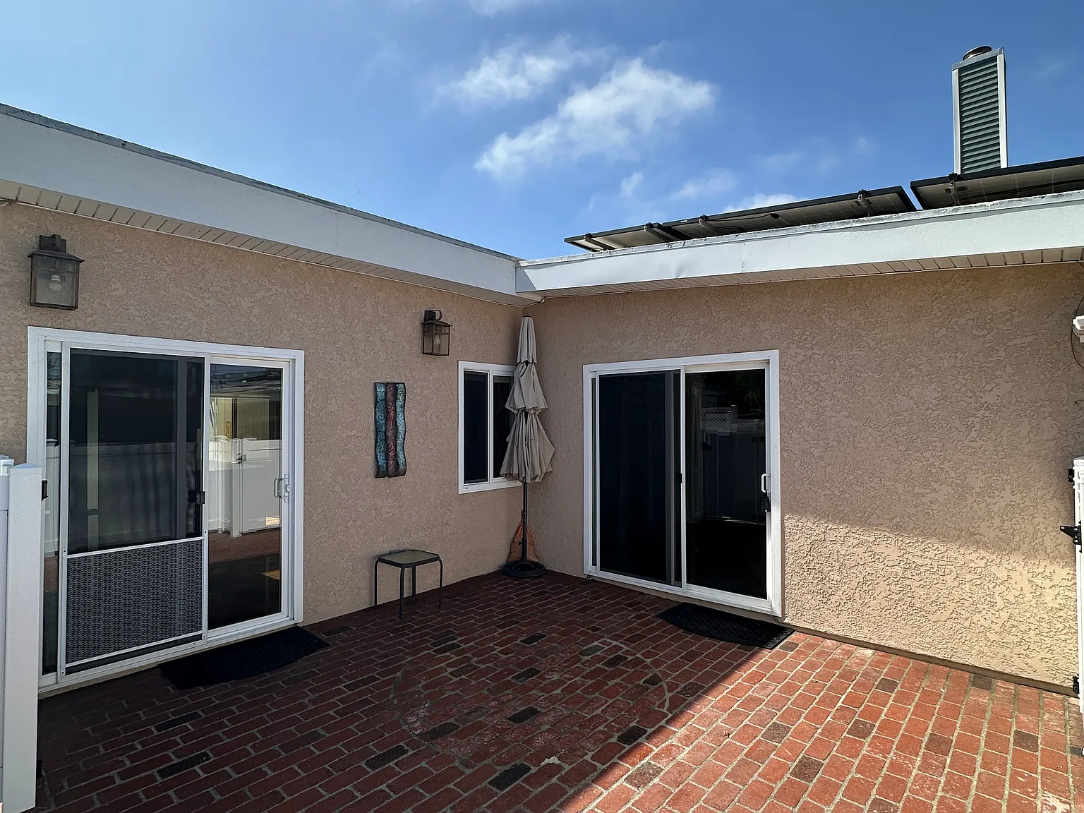 2 bed, 850 sqft, $3,249 — Photo 1