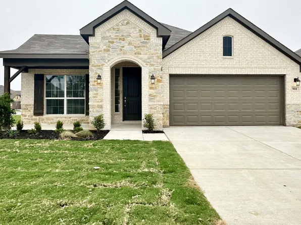901 Eloise Ln, Cleburne, TX 76033