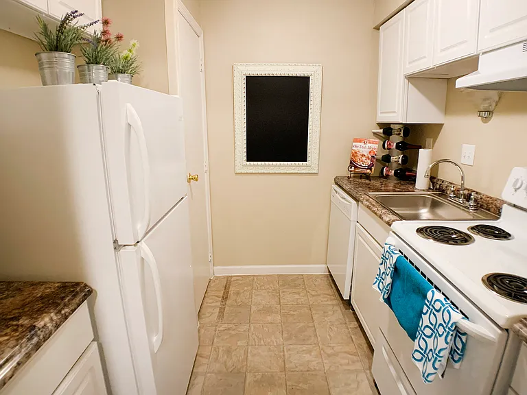 Oakwood Apartments — Photo 27