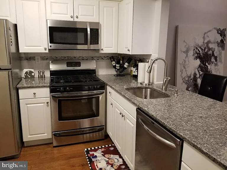 120 Devonshire Ct — Photo 2