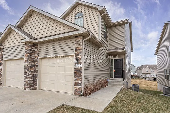 3 bed, 2.0 bath, 1224 sqft, $1,725 — Photo 1