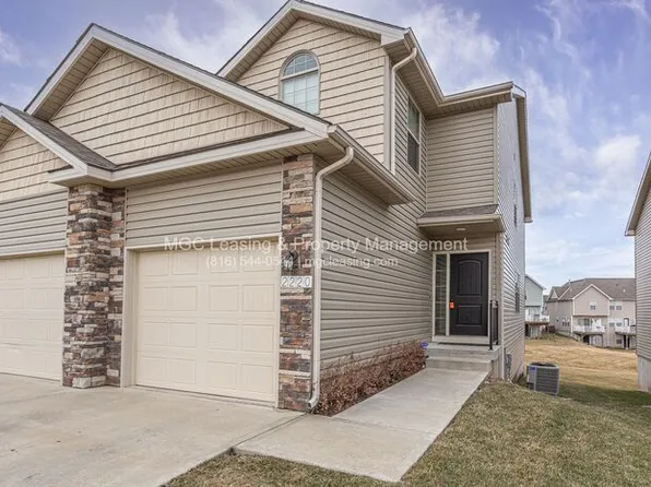 2205 SW Burningwood Ln, Lees Summit, MO 64082
