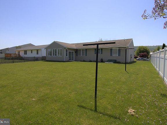 4th image of 19 NEWBURG DRIVE