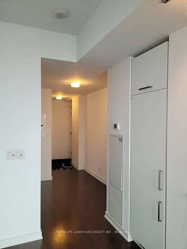 Photo 2 of 12 - 14 York St #3408 - Toronto, ON Building Photo - 14 York St #3408