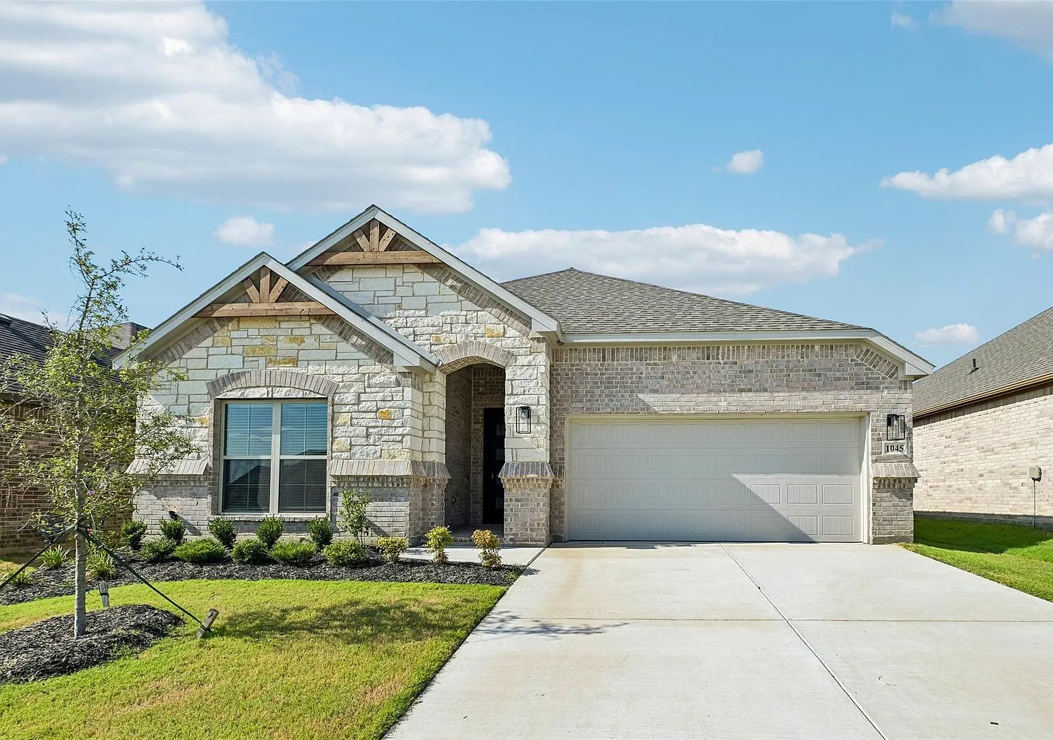 1045 Nighthawk Tr, Alvarado 76009 — Photo 1