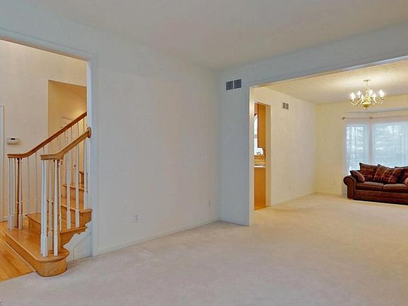 4th image of 7503 Capilano Dr
