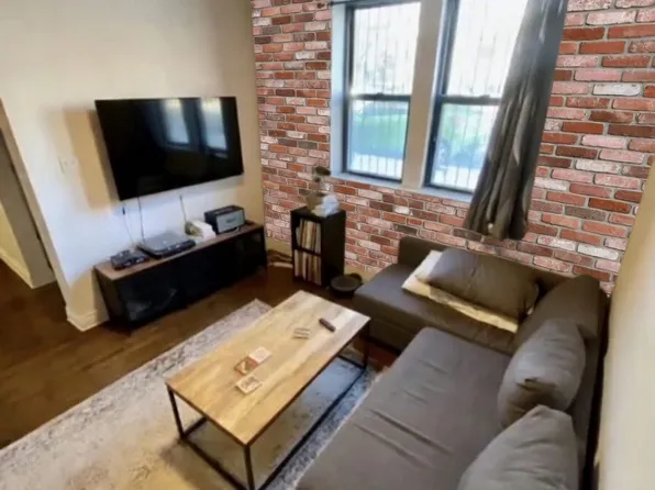 2703 W Belden Ave, Chicago, IL 60647