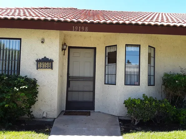 19198 Palo Verde Dr, Apple Valley, CA 92308