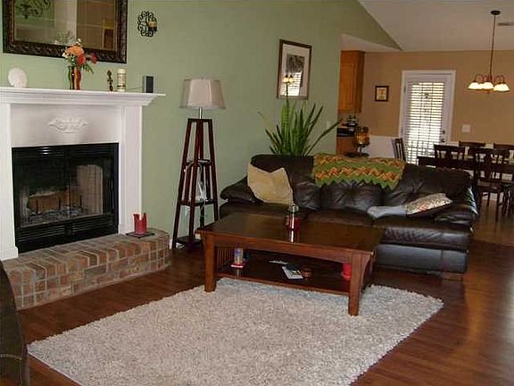 2nd image of 130 Pecan Grove Ave