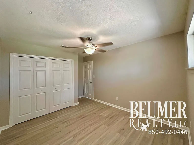 5078 Leeward Dr — Photo 15