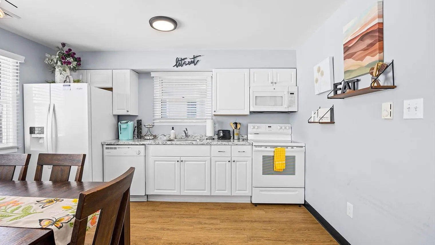 2 bed, 1.0 bath, 753 sqft, $5,953 — Photo 3