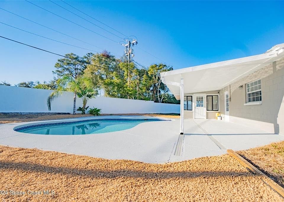 1st image of 400 CLAREWOOD BOULEVARD