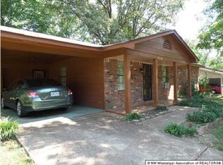 5802 Chickasaw Dr, Horn Lake, MS 38637