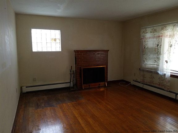3rd image of 215 Carson Ave