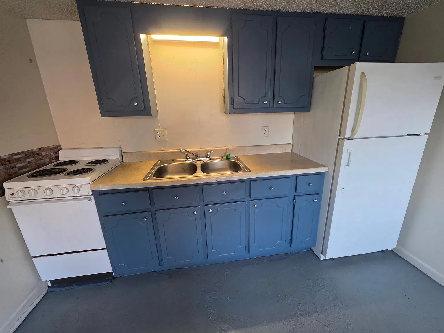 1400 Hughes St — Photo 4