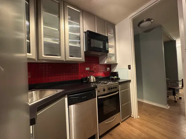 195 Willoughby Avenue 302 image 3 of 9