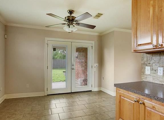 5th image of 3829 Plaza Dr