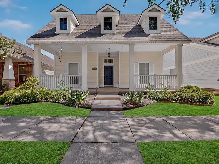 1024 Charleston Ln — Photo 1