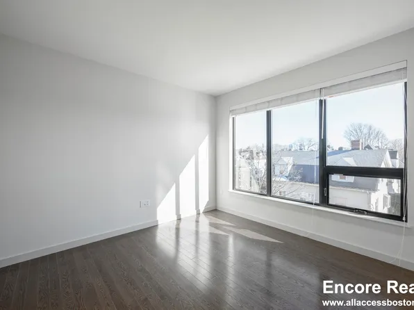 455 Harvard St, Brookline, MA