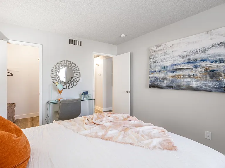 The Mod Apartments — Photo 11