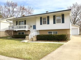 3 Arbor Ct, Buffalo Grove, IL 60089