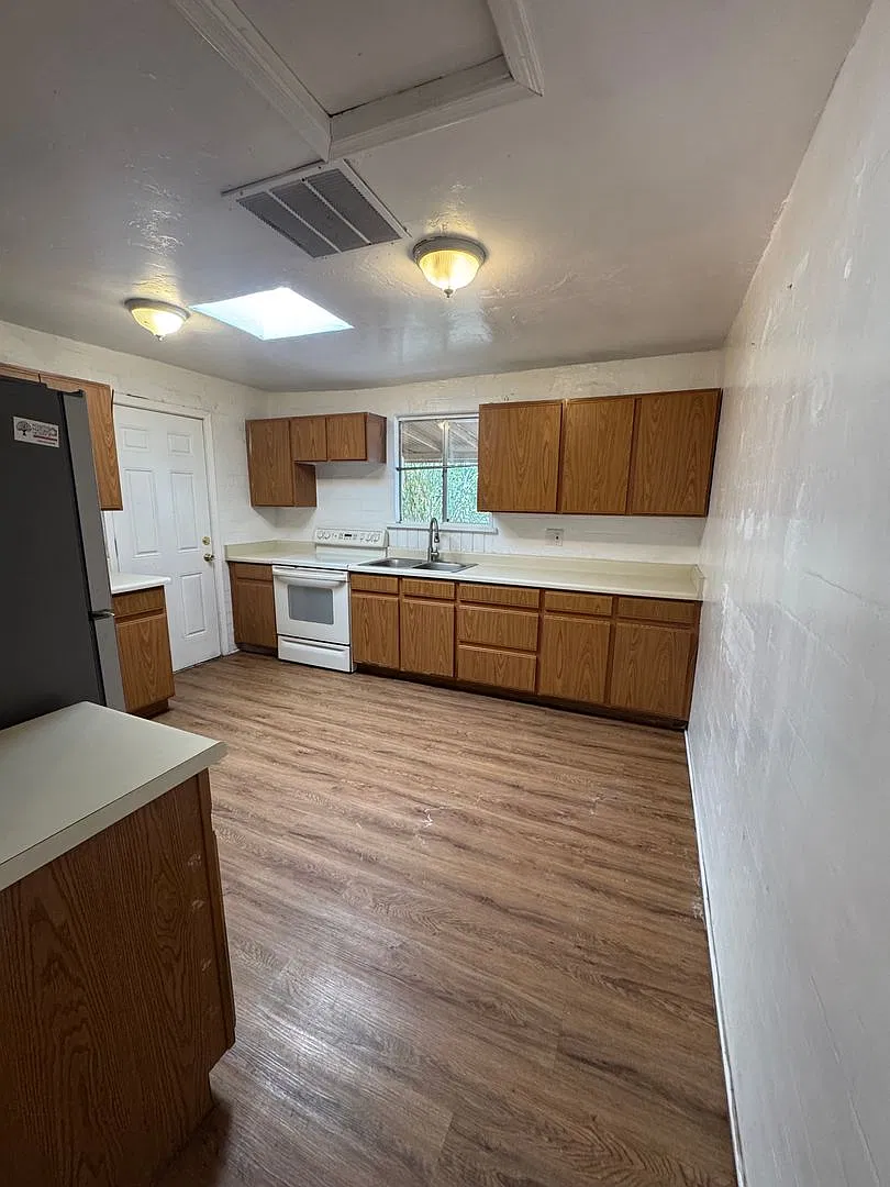 2203 E Benson Hwy — Photo 2