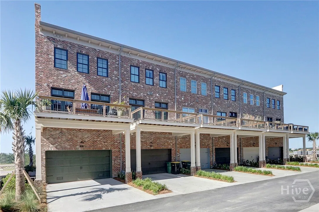 2 bed, 4.0 bath, 2118 sqft, $5,420 — Photo 4
