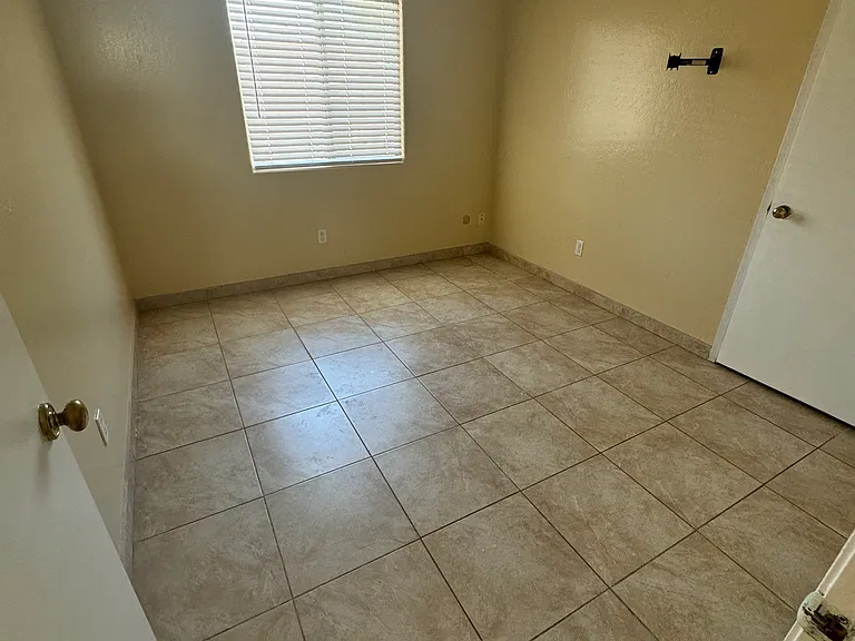 1409 Kirkwood Ave — Photo 7