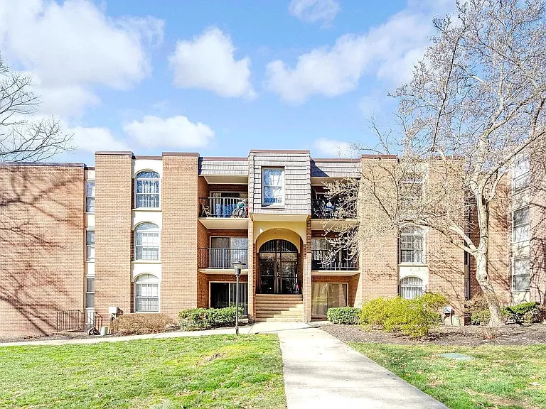 3304 Woodburn Village Dr #22 — Photo 18