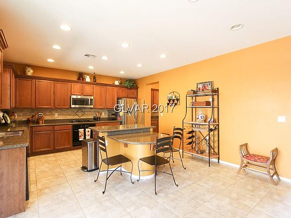 4th image of 8037 Pink Desert St