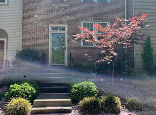 5737 Walnut Wood Ln, Burke, VA 22015