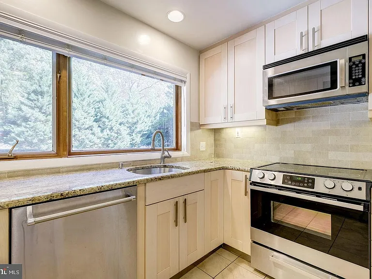 6710 Persimmon Tree Rd — Photo 7