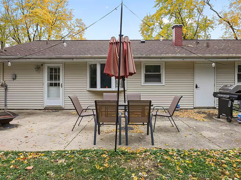 1002 Juniper Ln — Photo 32