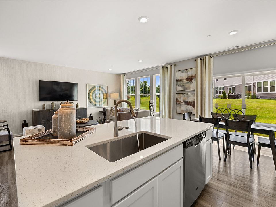 2nd image of 1119 White Oak Cir